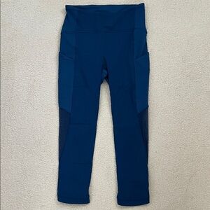 Lululemon High-Waist Blue Atletic Leggings with Side Pockets and Mesh Accents
